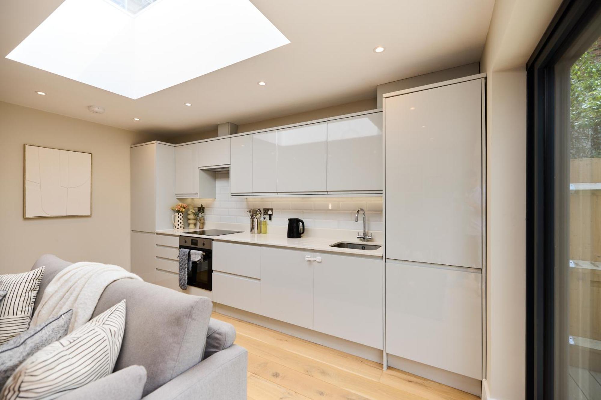 The Brixton Hill Place - Exquisite 2bdr Flat With Terrace *