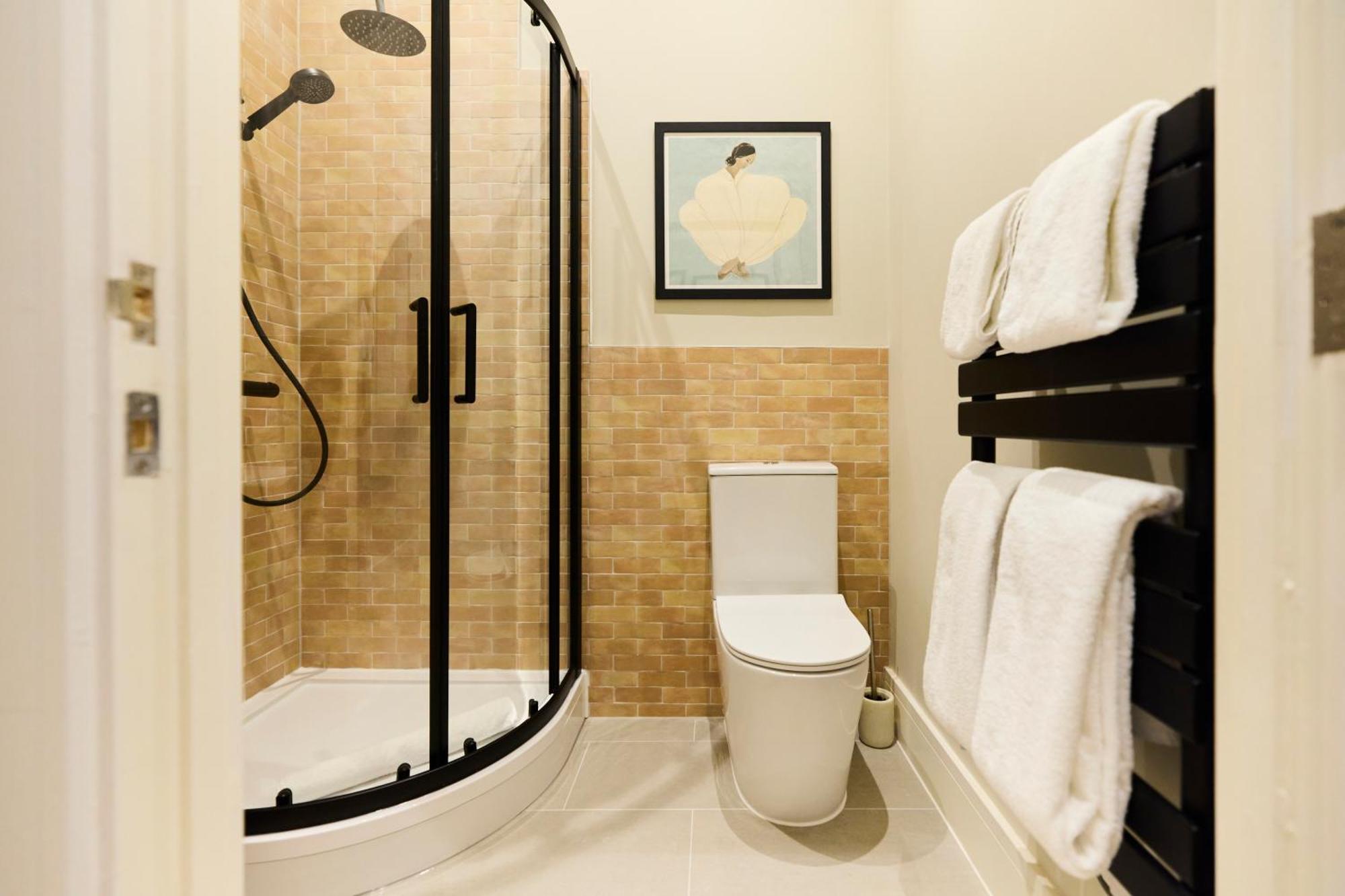 The Brixton Hill Place - Exquisite 2bdr Flat With Terrace Londra