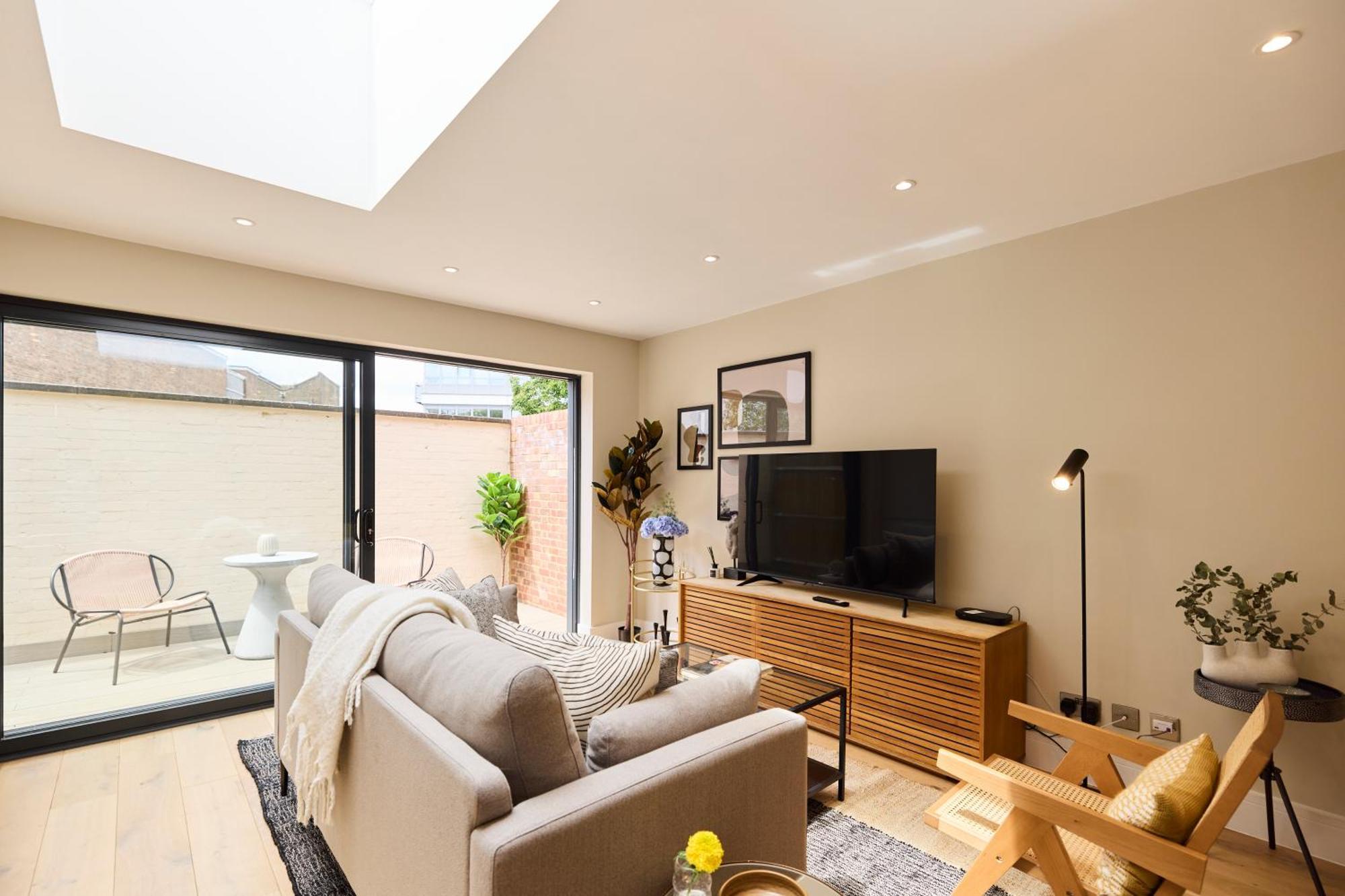 The Brixton Hill Place - Exquisite 2bdr Flat With Terrace Appartamento